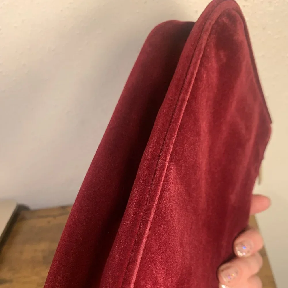 Velvet Gucci Beauty Limited Edition Makeup Bag - Picture 8 of 10